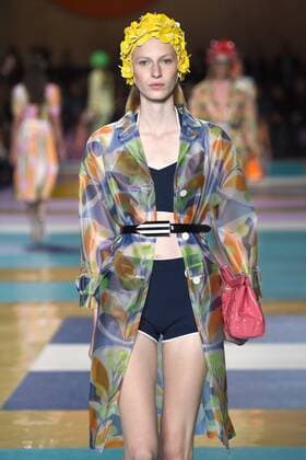 Paris Fashion Week - Miu Miu Modenschau 212207 Marineau Starface 2016-10-05 Paris France Paris Fashion week. Pret-a-porter printemps-ete 2017. Defile Miu Miu Miu Miu , spring -summer 2017Paris, France Paris Fashion Week. Pret-a-porter Printemps-Eté 2017. Defile Miu Miu. Editorial Use Only _sans_perso  Copyright: xMarineaux STAR_212207_036