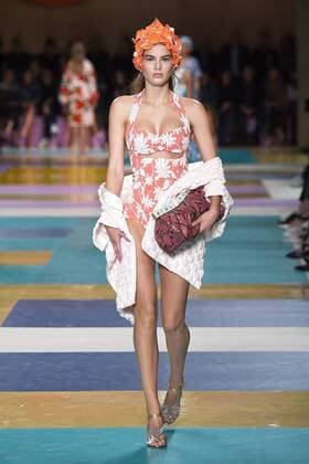 Paris Fashion Week - Miu Miu Modenschau 212207 Marineau Starface 2016-10-05 Paris France Paris Fashion week. Pret-a-porter printemps-ete 2017. Defile Miu Miu Miu Miu , spring -summer 2017Paris, France Paris Fashion Week. Pret-a-porter Printemps-Eté 2017. Defile Miu Miu. Editorial Use Only _sans_perso  Copyright: xMarineaux STAR_212207_045