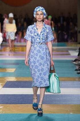 Paris Fashion Week - Miu Miu Modenschau 212207 Marineau Starface 2016-10-05 Paris France Paris Fashion week. Pret-a-porter printemps-ete 2017. Defile Miu Miu Miu Miu , spring -summer 2017 Paris, France Paris Fashion Week. Pret-a-porter Printemps-Eté 2017. Defile Miu Miu. Editorial Use Only _sans_perso  Copyright: xMarineaux STAR_212207_047