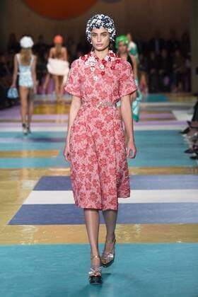 Paris Fashion Week - Miu Miu Modenschau 212207 Marineau Starface 2016-10-05 Paris France Paris Fashion week. Pret-a-porter printemps-ete 2017. Defile Miu Miu Miu Miu , spring -summer 2017 Paris, France Paris Fashion Week. Pret-a-porter Printemps-Eté 2017. Defile Miu Miu. Editorial Use Only _sans_perso  Copyright: xMarineaux STAR_212207_048