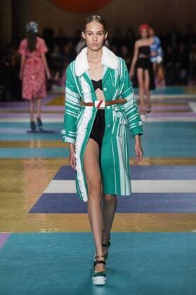 Paris Fashion Week - Miu Miu Modenschau 212207 Marineau Starface 2016-10-05 Paris France Paris Fashion week. Pret-a-porter printemps-ete 2017. Defile Miu Miu Miu Miu , spring -summer 2017Paris, France Paris Fashion Week. Pret-a-porter Printemps-Eté 2017. Defile Miu Miu. Editorial Use Only _sans_perso  Copyright: xMarineaux STAR_212207_050