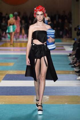Paris Fashion Week - Miu Miu Modenschau 212207 Marineau Starface 2016-10-05 Paris France Paris Fashion week. Pret-a-porter printemps-ete 2017. Defile Miu Miu Miu Miu , spring -summer 2017 Paris, France Paris Fashion Week. Pret-a-porter Printemps-Eté 2017. Defile Miu Miu. Editorial Use Only _sans_perso  Copyright: xMarineaux STAR_212207_051