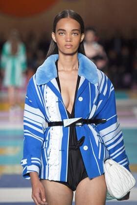 Paris Fashion Week - Miu Miu Modenschau 212207 Marineau Starface 2016-10-05 Paris France Paris Fashion week. Pret-a-porter printemps-ete 2017. Defile Miu Miu Miu Miu , spring -summer 2017Paris, France Paris Fashion Week. Pret-a-porter Printemps-Eté 2017. Defile Miu Miu. Editorial Use Only _sans_perso  Copyright: xMarineaux STAR_212207_053