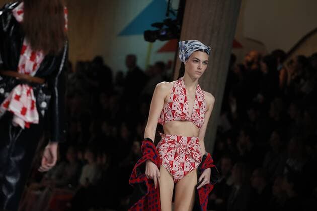 212207 Marineau Starface 2016-10-05 Paris France Paris Fashion week. Pret-a-porter printemps-ete 2017. Defile Miu Miu Miu Miu , spring -summer 2017Paris, France Paris Fashion Week. Pret-a-porter Printemps-Eté 2017. Defile Miu Miu. Editorial Use Only _sans_perso  Copyright: xMarineaux STAR_212207_060
