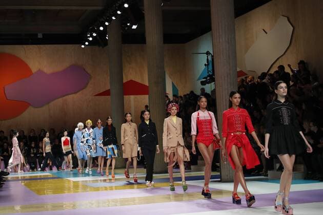 Paris Fashion Week - Miu Miu Modenschau 212207 Marineau Starface 2016-10-05 Paris France Paris Fashion week. Pret-a-porter printemps-ete 2017. Defile Miu Miu Miu Miu , spring -summer 2017Paris, France Paris Fashion Week. Pret-a-porter Printemps-Eté 2017. Defile Miu Miu. Editorial Use Only _sans_perso  Copyright: xMarineaux STAR_212207_064