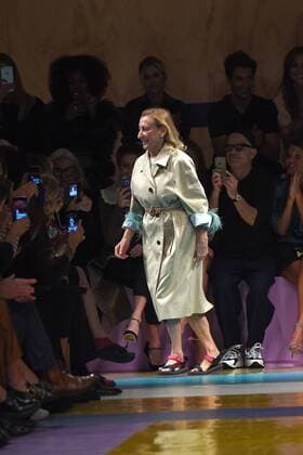 Paris Fashion Week - Miu Miu Modenschau 212207 Marineau Starface 2016-10-05 Paris France Paris Fashion week. Pret-a-porter printemps-ete 2017. Defile Miu Miu Miu Miu , spring -summer 2017 Paris, France Paris Fashion Week. Pret-a-porter Printemps-Eté 2017. Defile Miu Miu. Editorial Use Only Prada, Miuccia  Copyright: xMarineaux STAR_212207_067