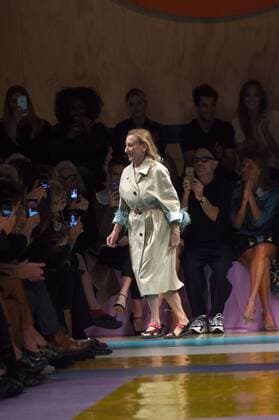 Paris Fashion Week - Miu Miu Modenschau 212207 Marineau Starface 2016-10-05 Paris France Paris Fashion week. Pret-a-porter printemps-ete 2017. Defile Miu Miu Miu Miu , spring -summer 2017 Paris, France Paris Fashion Week. Pret-a-porter Printemps-Eté 2017. Defile Miu Miu. Editorial Use Only Prada, Miuccia  Copyright: xMarineaux STAR_212207_068