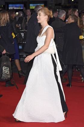 Rosamund Pike bei der Premiere zu A United Kingdom auf dem 60. BFI London Film Festival im Odeon Leicester Square. London, 05.10.2016 Rosamund Pike  Foto:xS.xVasx xFuturexImage
