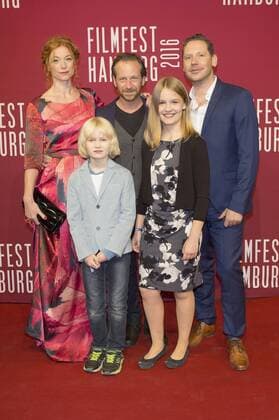 Marleen Lohse, Georg Arms, Fabian Busch, Luisa Römer und Marco Kreuzpaintner bei der Premiere von Sanft schläft der Tod auf dem 24. Filmfest Hamburg 2016 im Cinemaxx am Dammtor. Hamburg, 05.10.2016 Foto:xgbrcix xFuturexImage
