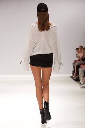 London Fashion Week - The Fun Affair Modenschau October 6, 2016 - London, United Kingdom - A model walks the runway at the The Fun Affair Show during London Fashion Spring Summer 17 collections at London Fashion Week 2016, In London, United Kingdom. London United Kingdom  - ZUMAn230