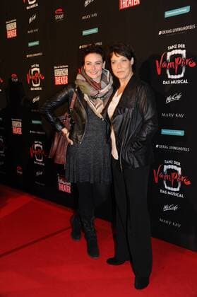 Janina Hartwig mit Tochter Amelie Premiere Tanz der Vampire Deutsche Theater Musical München 06. Oktober 2016