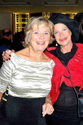 Jutta Speidel und Barbara Engel bei der The One Grand Show Premiere am 06.10.2016 im Friedrichstadt-Palast in Berlin The One Grand Show Premiere in Berlin, 2016 
