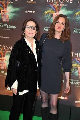 Nana Mouskouri und ihre Tochter Helene bei der The One Grand Show Premiere am 06.10.2016 im Friedrichstadt-Palast in Berlin The One Grand Show Premiere in Berlin, 2016 