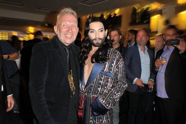 Bilder des Tages Jean Paul Gaultier und Conchita Wurst bei der The One Grand Show Premiere am 06.10.2016 im Friedrichstadt-Palast in Berlin The One Grand Show Premiere in Berlin, 2016 