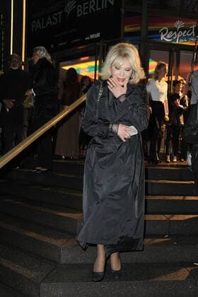 Amanda Lear bei der The One Grand Show Premiere am 06.10.2016 im Friedrichstadt-Palast in Berlin The One Grand Show Premiere in Berlin, 2016 