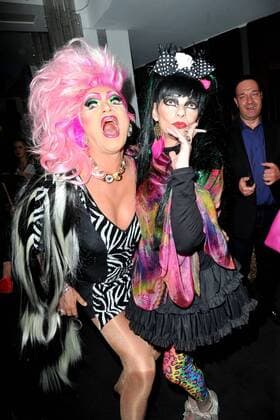 Bilder des Tages Olivia Jones und Nina Hagen bei der The One Grand Show Premiere am 06.10.2016 im Friedrichstadt-Palast in Berlin The One Grand Show Premiere in Berlin, 2016 