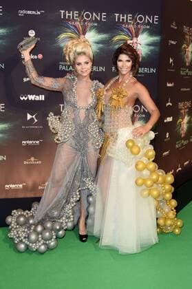 Yvonne Woelke und Micaela Schäfer bei der Weltpremiere von The One Grand Show im Friedrichstadt-Palast. Berlin, 06.10.2016 Foto:xFredericx xFuturexImage