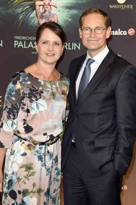 Michael Müller mit Ehefrau Claudia Müller bei der Weltpremiere von The One Grand Show im Friedrichstadt-Palast. Berlin, 06.10.2016 Foto:xFredericx xFuturexImage