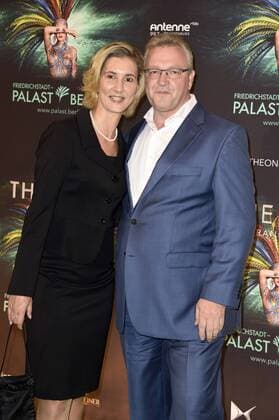 Frank Henkel mit Freundin Kathrin Bernikas bei der Weltpremiere von The One Grand Show im Friedrichstadt-Palast. Berlin, 06.10.2016 Foto:xFredericx xFuturexImage