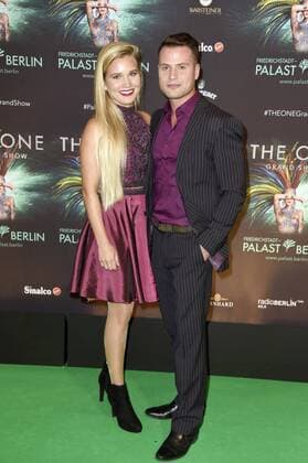 Rocco Stark mit Begleitung bei der Weltpremiere von The One Grand Show im Friedrichstadt-Palast. Berlin, 06.10.2016 Foto:xFredericx xFuturexImage