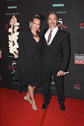Manou Lubowski mit Freundin Lara Stumberg bei der Premiere des Musicals Tanz der Vampire im Deutschen Theater. München, 06.10.2016 Foto:xP.xSchönbergerx xFuturexImage