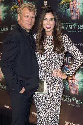 Alexandra Polzin mir Ehemann Gerhard Leinauer bei der Weltpremiere von The One Grand Show im Friedrichstadt-Palast. Berlin, 06.10.2016 Foto:xK.xWernerx xFuturexImage