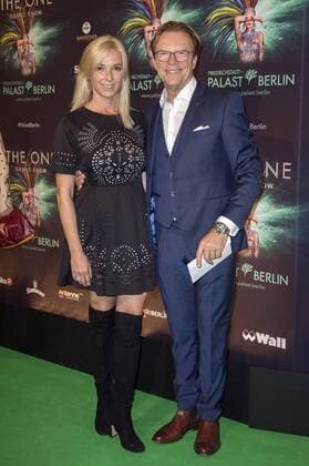 Wolfgang Lippert mit Ehefrau Gesine bei der Weltpremiere von The One Grand Show im Friedrichstadt-Palast. Berlin, 06.10.2016 Foto:xK.xWernerx xFuturexImage