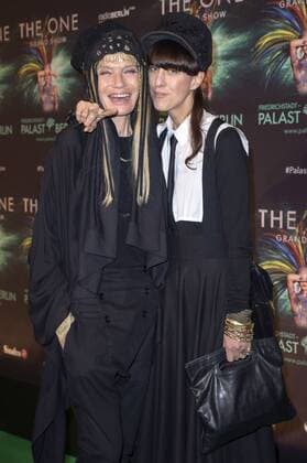 Veruschka Gräfin von Lehndorff und Esther Perbandt bei der Weltpremiere von The One Grand Show im Friedrichstadt-Palast. Berlin, 06.10.2016 Foto:xK.xWernerx xFuturexImage