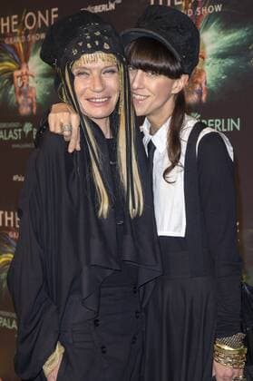 Veruschka Gräfin von Lehndorff und Esther Perbandt bei der Weltpremiere von The One Grand Show im Friedrichstadt-Palast. Berlin, 06.10.2016 Foto:xK.xWernerx xFuturexImage