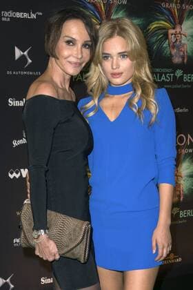 Anouschka Renzi mit Tochter Chiara Moon Horst bei der Weltpremiere von The One Grand Show im Friedrichstadt-Palast. Berlin, 06.10.2016 Foto:xK.xWernerx xFuturexImage