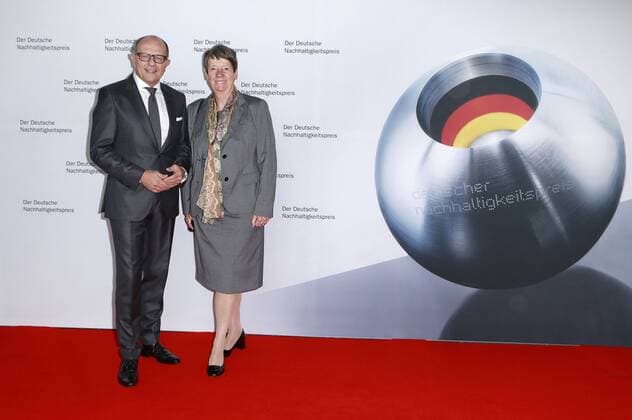 Stefan Schulze-Hausmann und Barbara Hendricks beim festlichen Lunch zur Verleihung des Ehrenpreises 2016 des Deutschen Nachhaltigkeitspreises an Ban Ki-moon im Emporio Tower. Hamburg, 07.10.2016 Foto:xgbrcix xFuturexImage