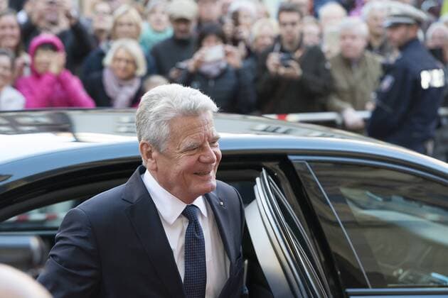 Poolfoto DEU, Deutschland, Nordrhein-Westfalen, Münster, 08.10.2016: Verleihung des Internationalen Preises des Westfälischen Friedens Ankunft von Joachim Gauck, Bundespräsident auf dem Prinzipalmarkt