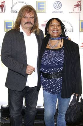 Leslie Mandoki mit Begleitung bei der Premiere des Musicals Tabaluga - Es lebe die Freundschaft in der Barclay Card Arena. Hamburg, 07.10.2016 Foto:xgbrcix xFuturexImage