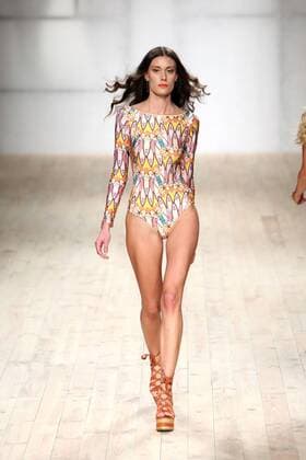 Moda Lisboa - Cia Maritima Modenschau October 8, 2016 - Lisbon, Portugal - A model presents a creation from the CIA Maritima Spring Summer 2017 collection during the Lisbon Fashion Week on October 8, 2016 in Lisbon, Portugal. Photo: Lisbon Portugal - ZUMAf123