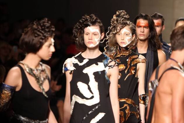 Moda Lisboa - Valentim Quaresma Modenschau October 8, 2016 - Lisbon, Portugal - Model present a creation from the Portuguese fashion designer Valentim Quaresma Spring Summer 2017 collection during the Lisbon Fashion Week on October 8, 2016 in Lisbon, Portugal. Lisbon Portugal  - ZUMAn230