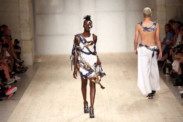 Moda Lisboa - Valentim Quaresma Modenschau October 8, 2016 - Lisbon, Portugal - A model presents a creation from the Portuguese fashion designer Valentim Quaresma Spring Summer 2017 collection during the Lisbon Fashion Week on October 8, 2016 in Lisbon, Portugal. Lisbon Portugal  - ZUMAn230