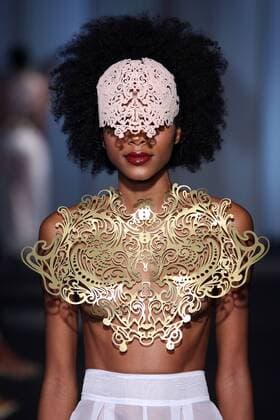 Moda Lisboa - Olga Noronha Modenschau October 9, 2016 - Lisbon, Portugal - A model presents a creation from the Portuguese fashion designer Olga Noronha Spring Summer 2017 collection during the Lisbon Fashion Week on October 9, 2016 in Lisbon, Portugal. Photo: Lisbon Portugal - ZUMAf123