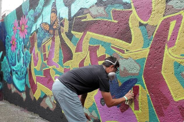 View of a graffiti in a street in Mexico City, Mexico, on 9 October 2016, in the frame of the International Festival of Graffiti 2016, a event organized by collective of urban artists, in which walls of Mexico City, Guadalajara and Monterrey will be painted by local and international artists. EFE Alex Cruz. International Festival of Graffiti 2016 !ACHTUNG: NUR REDAKTIONELLE NUTZUNG!  MEX01 20161009-636116540610090339