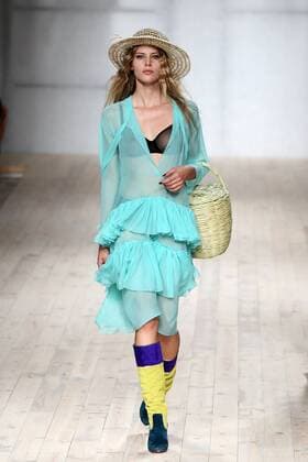 October 9, 2016 - Lisbon, Portugal - A model presents a creation from the Portuguese fashion designer Filipe Faisca Spring Summer 2017 collection during the Lisbon Fashion Week on October 9, 2016 in Lisbon, Portugal. Photo: Lisbon Portugal - ZUMAf123