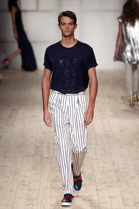 October 9, 2016 - Lisbon, Portugal - A model presents a creation from the Portuguese fashion designer Luis Carvalho Spring Summer 2017 collection during the Lisbon Fashion Week on October 9, 2016 in Lisbon, Portugal. Photo: Lisbon Portugal - ZUMAf123