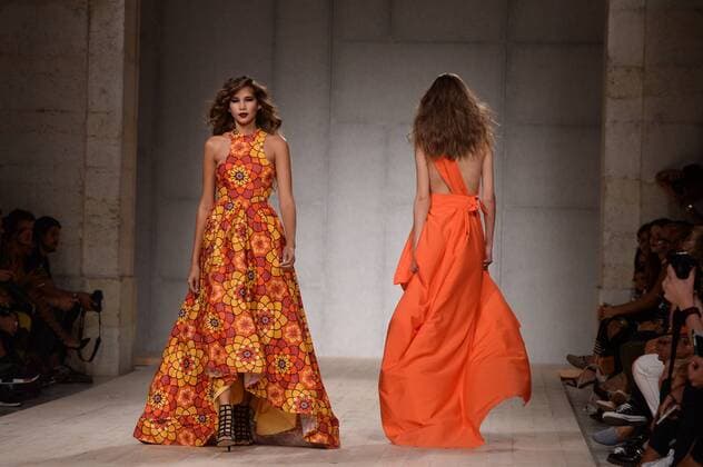(161010) -- LISBON, Oct. 09, 2016 -- Models present creations by designer Nadir Tati as part of his 2017 Spring Summer collection show during Lisbon Fashion Week, Portugal, October 9, 2016. ) (wtc) PORTUGAL-LISBON-FASHION ZhangxLiyun 