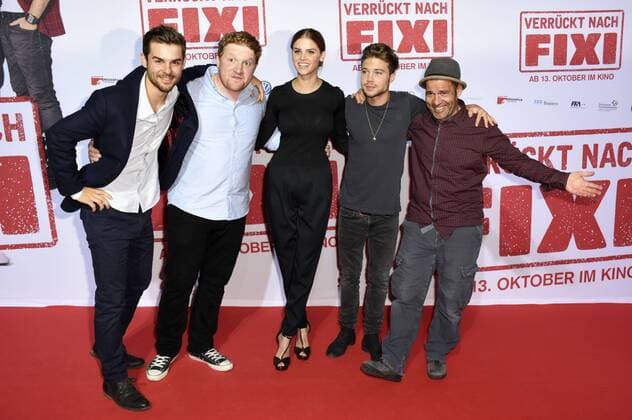 Lucas Reiber, Roland Schreglmann, Lisa Tomaschewsky, Jascha Rust und Mike Marzuk bei der Premiere des Kinofilms Verrückt nach Fixi im Mathäser Filmpalast. München, 09.10.2016 Foto:xP.xSchönbergerx xFuturexImage