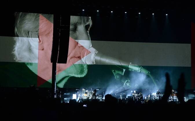 Musician Roger Waters reads a statement about the Palestinian Israeli conflict onstage during Desert Trip 1 at the Empire Polo Field in Indio, California on October 9, 2016.  LAP2106100972 JIMxRUYMEN