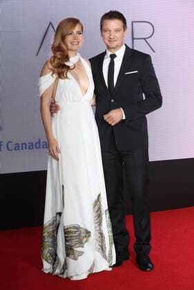 . 10 10 2016. London, United Kingdom. Amy Adams and Jeremy Renner arriving at the Arrival premiere at the London Film Festival.  xStephenxLockx xi-Imagesx IIM-13577-0009