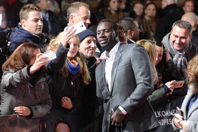 Deutschlandpremiere INFERNO Omar Sy mit Fans Ankunft zur Deutschlandpremiere INFERNO im Cinestar Sony Center in Berlin am 10.10.2016