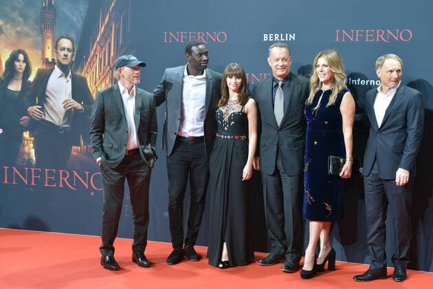 Deutschlandpremiere INFERNO Ron Howard, Omar Sy, Felicity Jones, Tom Hanks, Rita Wilson, Dan Brown v.l.n.r. Ankunft zur Deutschlandpremiere INFERNO im Cinestar Sony Center in Berlin am 10.10.2016