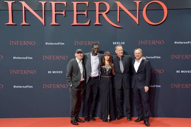 Themen der Woche Deutschlandpremiere INFERNO Ron Howard, Omar Sy, Felicity Jones, Tom Hanks, Dan Brown v.l.n.r. Ankunft zur Deutschlandpremiere INFERNO im Cinestar Sony Center in Berlin am 10.10.2016
