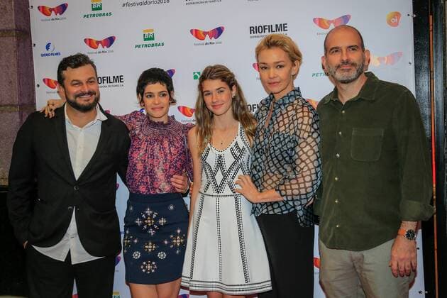 Pequeno Segredo - Little Secret: Filmpremiere in Rio de Janeiro RIO DE JANEIRO, RJ - 10.10.2016: TAPETE VERMELHO DO FILME PEQUENO SEGREDO - David Schurmann - Director, Maria Flor, Julia Lemmertz and Marcos Bernstein. - Writer for Little Movie Red Carpet Secret, David Schurmann in Rio Festival Film directed by Brazil to compete for a position in the Foreign Language Oscar. The film is based on the true story of Kat Schurmann - which also inspired the eponymous best-selling Heloisa Schurmann. x1213340x  AndréxHorta