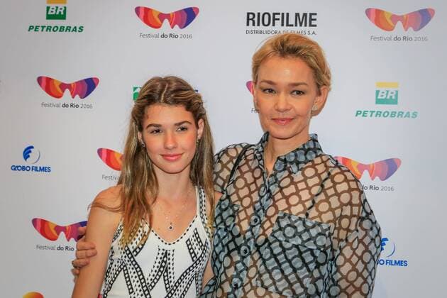 Pequeno Segredo - Little Secret: Filmpremiere in Rio de Janeiro RIO DE JANEIRO, RJ - 10.10.2016: TAPETE VERMELHO DO FILME PEQUENO SEGREDO - Mariana Goulart and Julia Lemmertz during the Little Movie Red Carpet Secret, David Schurmann in Rio festival. Film directed by Brazil to compete for a position in the Foreign Language Oscar. The film is based on the true story of Kat Schurmann - which also inspired the eponymous best-selling Heloisa Schurmann. x1213341x  AndréxHorta