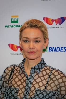 Pequeno Segredo - Little Secret: Filmpremiere in Rio de Janeiro RIO DE JANEIRO, RJ - 10.10.2016: TAPETE VERMELHO DO FILME PEQUENO SEGREDO - Julia Lemmertz during the Little Movie Red Carpet Secret, David Schurmann in Rio festival. Film directed by Brazil to compete for a position in the Foreign Language Oscar. The film is based on the true story of Kat Schurmann - which also inspired the eponymous best-selling Heloisa Schurmann. x1213343x  AndréxHorta